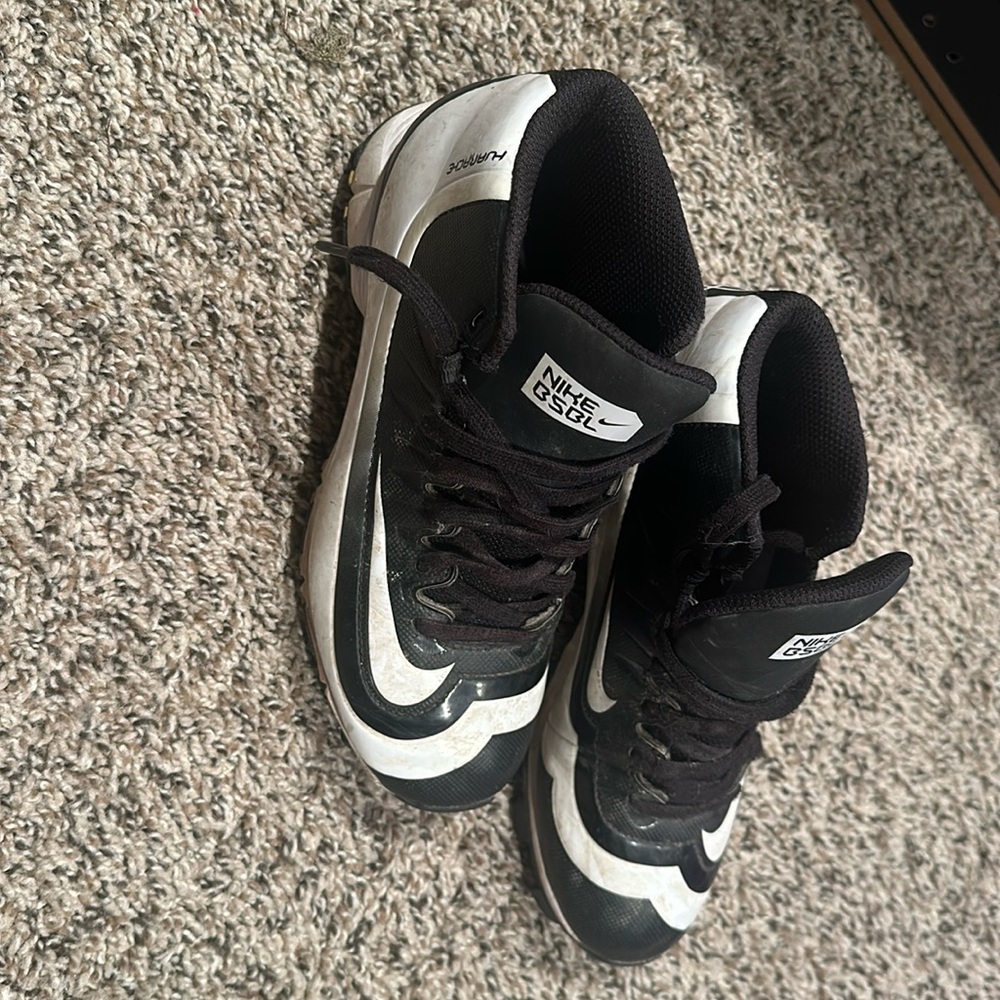 Baseball cleats used but in great shape- clean easy